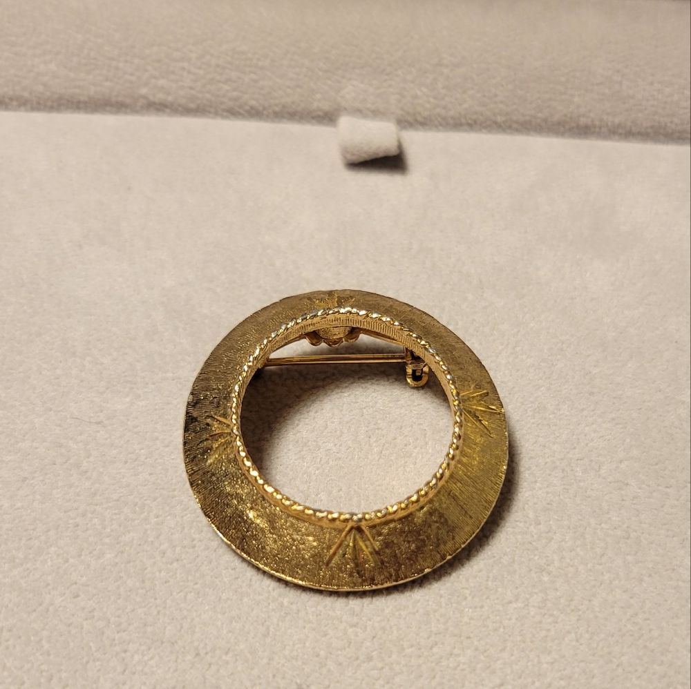 Vintage Mamselle Textured circle brooch pin